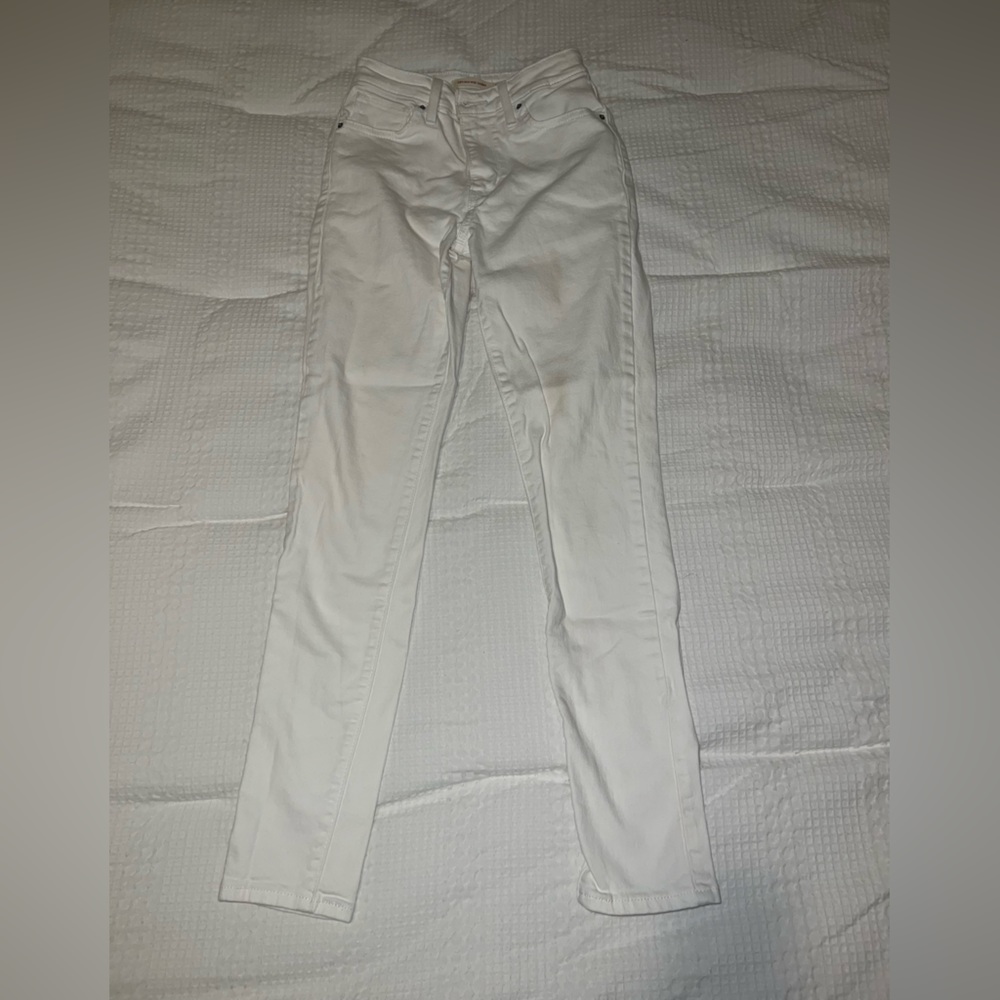 Levi’s high rise, skinny jeans